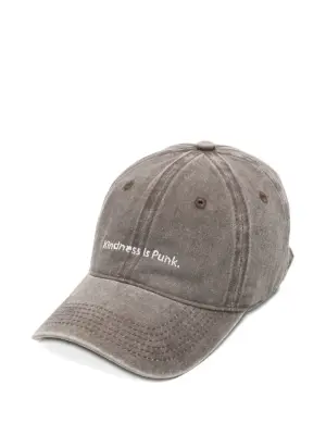 Вышитая кепка