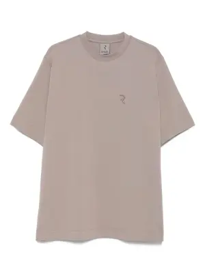 Футболка с вышитым логотипом