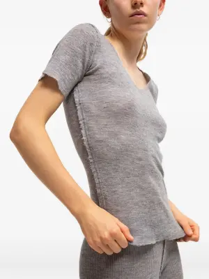 Топ Barbara с V-образным вырезом и короткими рукавами