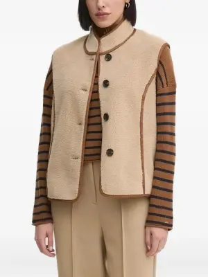 Фактурный жилет на пуговицах