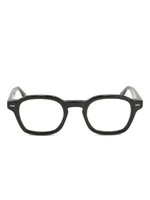 Очки в прямоугольной оправе