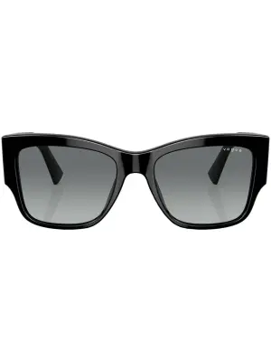 Солнцезащитные очки в квадратной оправе