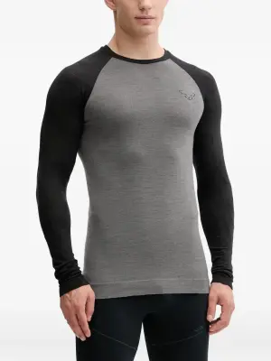 Топ с длинными рукавами