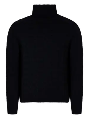 Свитер фактурной вязки с высоким воротником