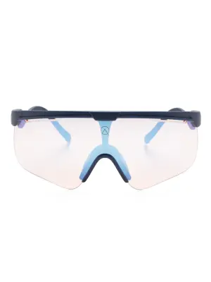 Солнцезащитные очки в массивной оправе