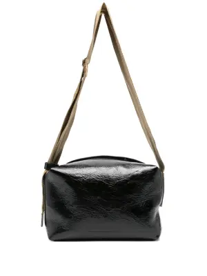 Сумка на плечо с тисненым логотипом