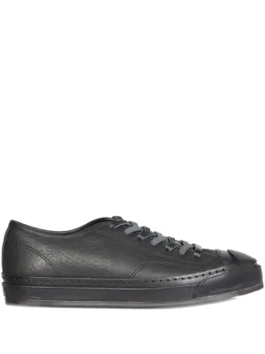 Кроссовки на шнуровке