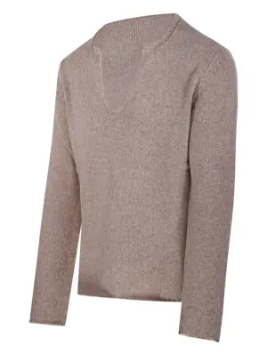 Свитер с V-образным вырезом