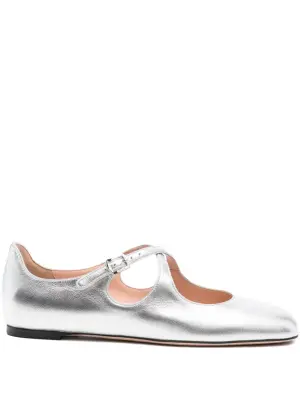 Лакированные балетки с пряжками