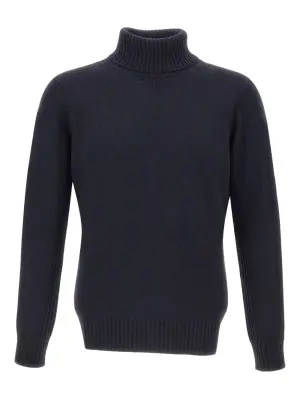 Свитер с высоким воротником