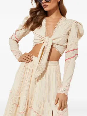 Льняная блузка с объемными рукавами