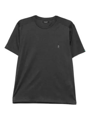 Футболка с вышивкой