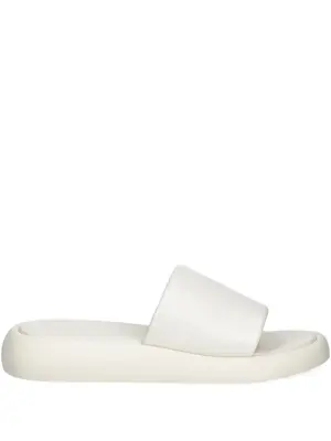 Сандалии на платформе