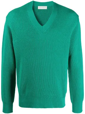 Джемпер с V-образным вырезом