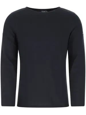 Футболка с нашивкой на локтях