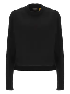 Свитер с круглым вырезом