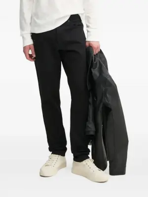 Джинсы с вышивкой на карманах