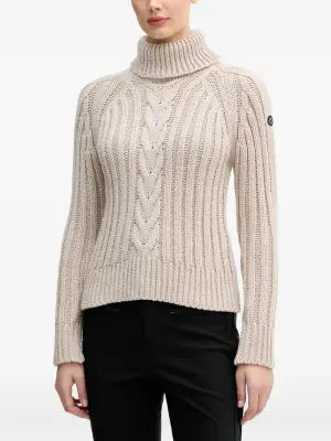 Свитер с воротником-гольф и косичками