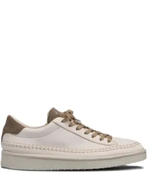 Кроссовки с декоративной строчкой