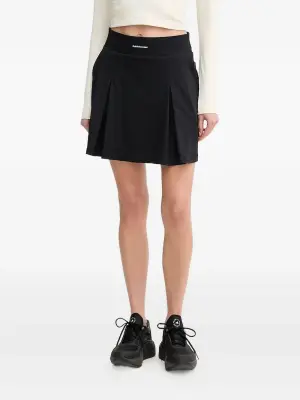 Спортивные шорты со складками