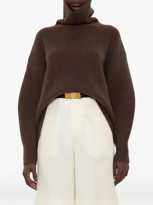 Свитер с высоким воротником и объемными рукавами