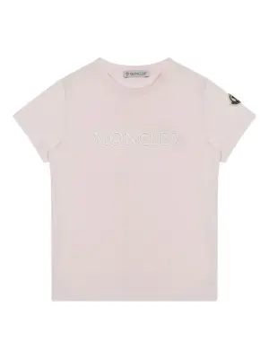 футболка с вышитым логотипом