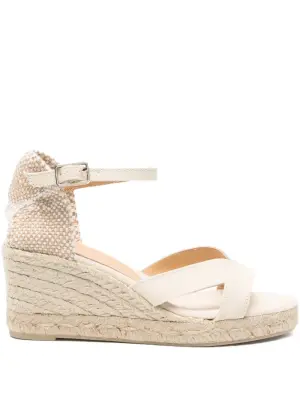 босоножки на танкетке с перекрестными ремешками