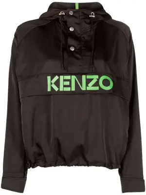 Куртка с капюшоном и логотипом