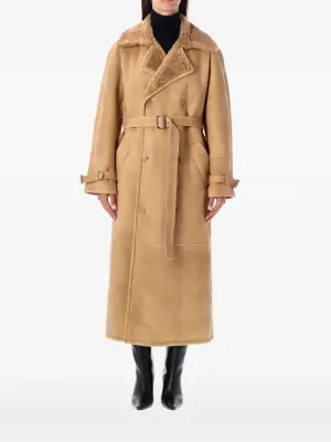 Пальто с меховым воротником