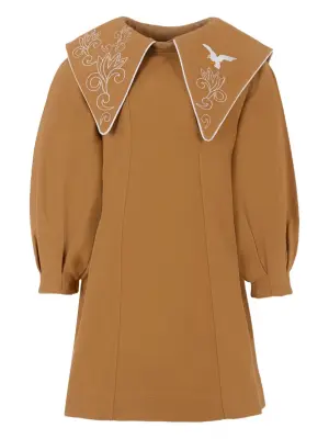 Платье с объемными рукавами и вышивкой