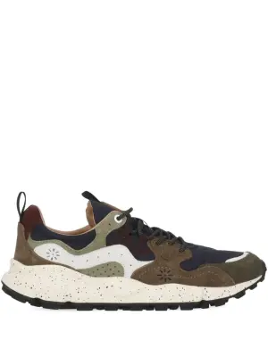 Кроссовки с логотипом