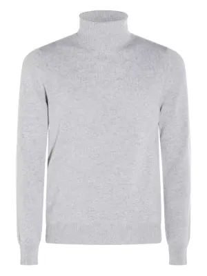 свитер в рубчик с высоким воротником