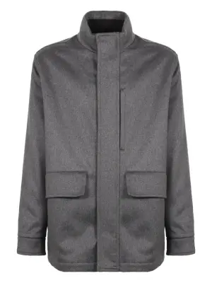 Пальто с карманами с клапанами на пуговицах