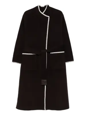 Пальто с фигурной отделкой и поясом