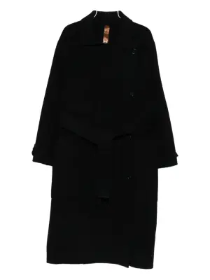 Пальто с поясом и накладными карманами