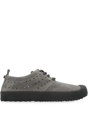 кроссовки на шнуровке