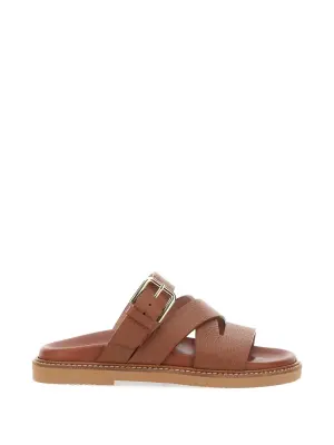 Босоножки без каблука с ремешком и пряжкой