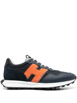 Кроссовки на шнуровке