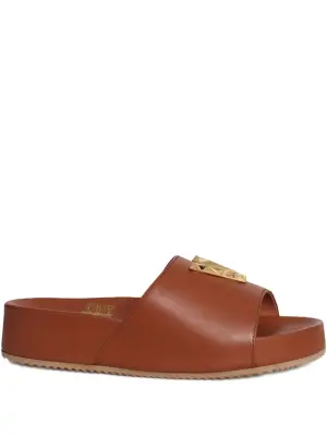 Сандалии с V-образным вырезом