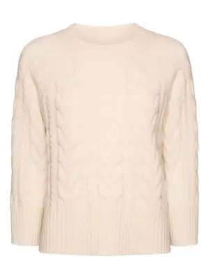 Свитер вязаный косами