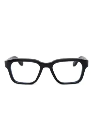 Очки в прямоугольной оправе