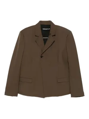 Пиджак с булавкой-ножницами