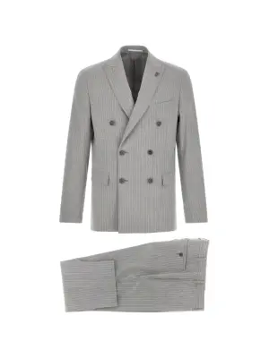 Двубортный костюм в тонкую полоску