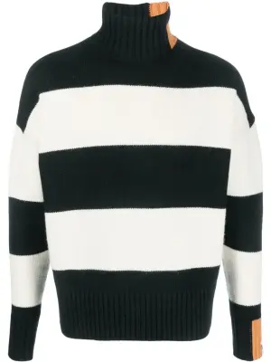 Джемпер с высоким воротником в полоску