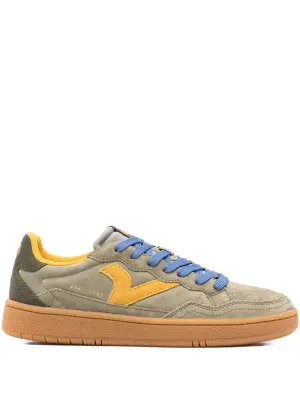 Замшевые кроссовки