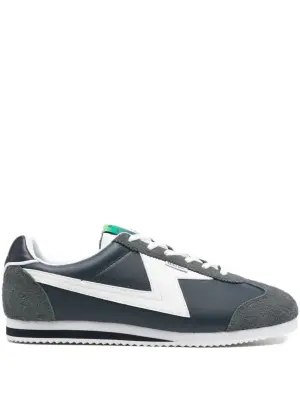 Кроссовки с логотипом