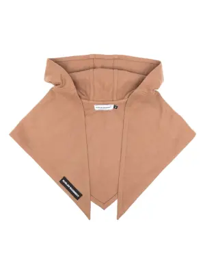 Капюшон с нашивкой-логотипом