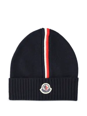 Шапка с нашивкой-логотипом