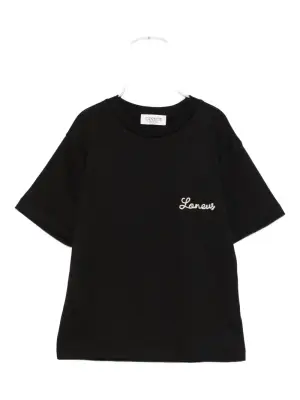 Футболка с вышитым логотипом