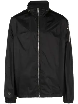 Легкая куртка с вышитым логотипом